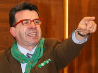 Mazzonetto e Anzaldo: la sproporzione tra il verde del moccichino delluno e il verde degli occhi dellaltra  talmente grande che al poveretto gli fa un mazzo... netto cos!