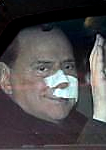 Per la serie "Non sappia la guancia sinistra quel che fa la destra": Benito Mussolini e Silvio Berlusconi.