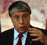 Per la serie "Basta farsi furbi per non crepare di sevizie nelle galere di uno staterello medioevale": Carlo Giovanardi.