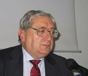 Per la serie "Le belle facce dei Ciellni da corsia": Leandro Aletti (nato a Varese il 17 giugno 1945, laureato in Medicina e Chirurgia il 9 novembre 1970, specialista in Ostetricia e Ginecologia, dal 1993 professore a contratto presso la Seconda Clinica Ostetrica e Ginecologica dellUniversit di Milano), ospedaliero alla Clinica Ostetrica Mangiagalli di Milano, dal giugno 1999 primario ospedaliero presso lAzienda Ospedaliera di Melegnano (Milano). Fonte: http://www.riscattomedico.it)