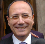 Per la serie "Compagni di meditazioni": Cicchitto, Lupi, Binetti, Schifani, Alfano, Alemanno e Fisichella (sopra) e Livia Turco sotto.