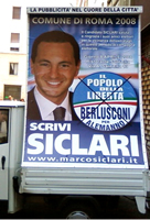 Per la serie "Ah, se avessi avuto quella, di mamma, invece che la mia!...": Marco Siclari e Rosa Berlusconi.