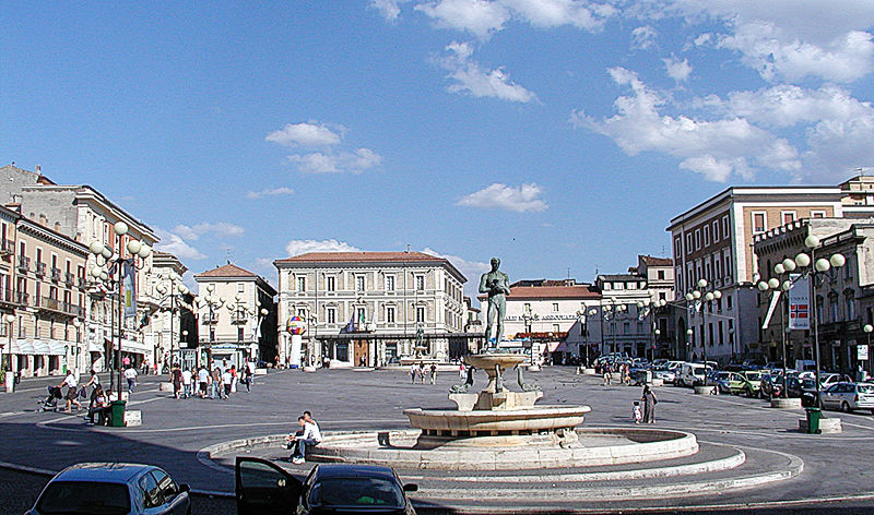 LAquila, piazza Duomo.