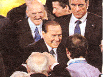 Per la serie "Ridiamo insieme dei Lavoratori": Luigi Angeletti e Silvio Berlusconi.