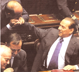 L'Alfano bacia la mano del Berlusconi. Eppure, curiosamente, sembra che il pi disgustato sia il Berlusconi.