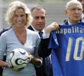 Melandri ai Mondiali del 2006 come se li avesse vinti lei, Frassinetti all'uncinetto e Sarubbi alla ricerca di una faccia.