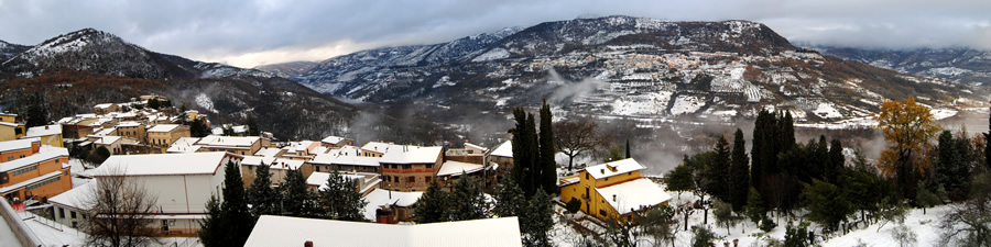Anticoli e la Valle sotto la neve la mattina di sabato 18 dicembre 2010.