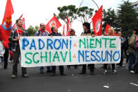 Neanche diecimila fotografie potrebbero rendere l'immagine che la manifestazione romana del 16 ottobre 2010 lascer nelle menti e nei cuori di chi vi ha partecipato. Questa pagina, con le foto scattate risalendo fino a via Merulana il corteo partito da piazza dei Partigiani e poi su via Merulana il corteo partito da piazza della Repubblica,  un omaggio a centinaia di migliaia di Donne e di Uomini di tutte le et e condizioni sociali di cui siamo orgogliosi di essere concittadini.