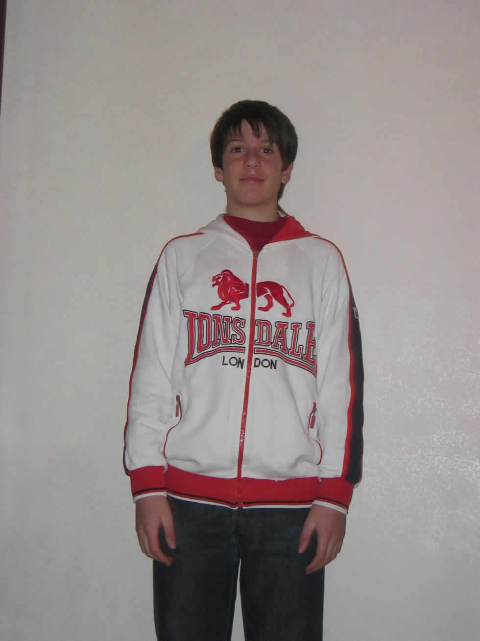 Mi chiamo Davide. Sono nato nel 1992. Dopo un anno gi sapevo camminare, e mi arrampicavo sulle sedie e sul tavolo.