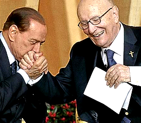 Per la serie "Questa o quella per me pari sono": il Verzé col Vendola (a "sinistra") e col Berlusconi (a destra).